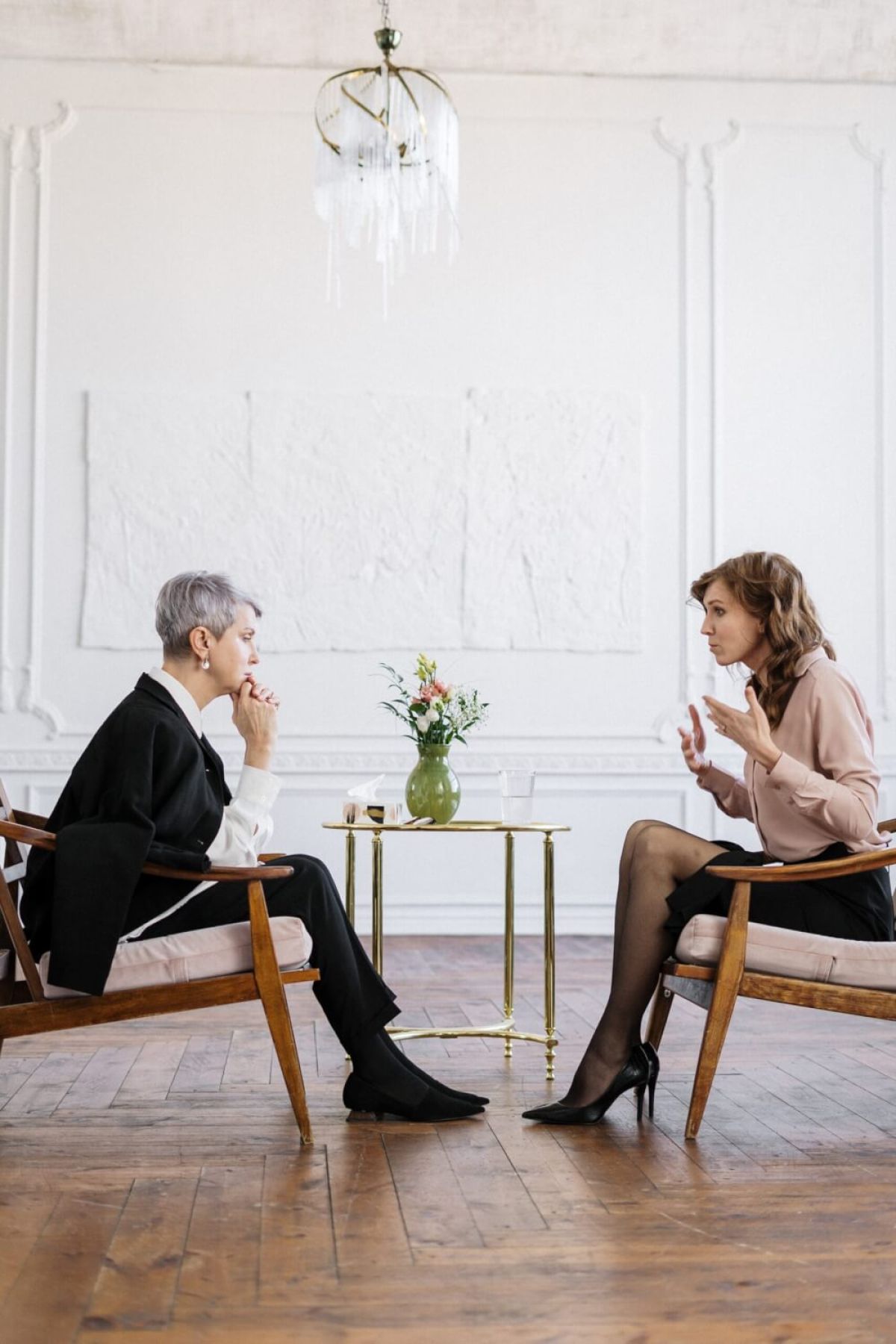 La psicoterapia puede llevar a beneficios como el cambio de pensamientos, conductas y sentimientos de la persona ante una situación determinada