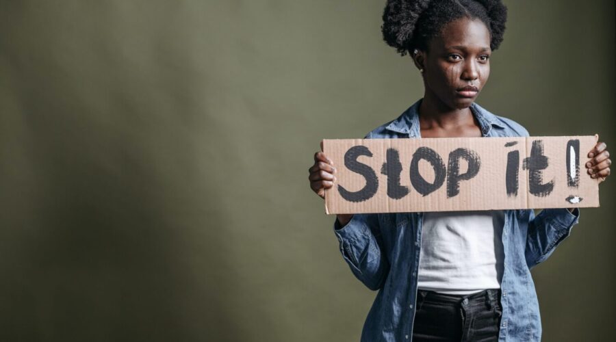 Aunque la xenofobia puede lesionar la salud mental, todo depende también de los recursos de la persona o de un grupo de personas migrantes o refugiadas para hacerle frente